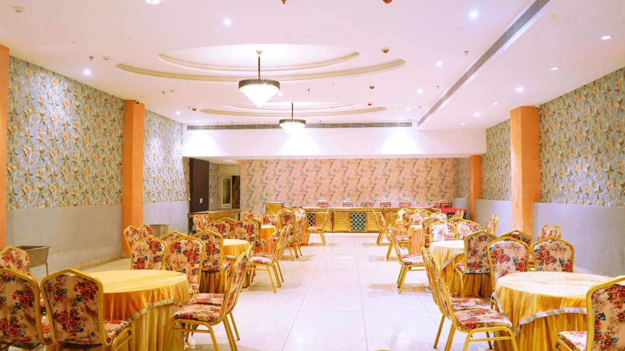 Aa Hotels & Resorts Zirakpur Eksteriør billede