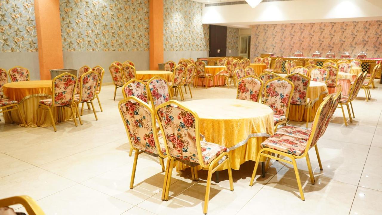 Aa Hotels & Resorts Zirakpur Eksteriør billede