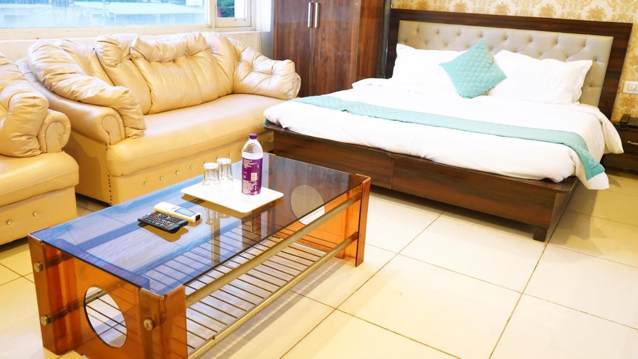 Aa Hotels & Resorts Zirakpur Eksteriør billede